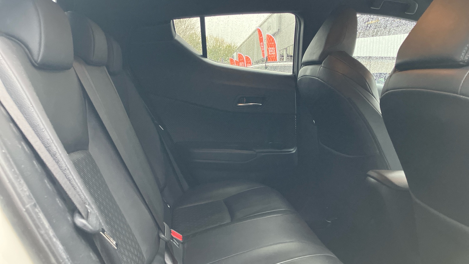 Used Toyota C-HR 2018 for sale - 76637613: Photo 12