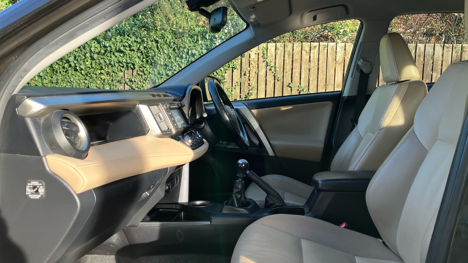 Used Toyota RAV4 2015 for sale - 76694767: Photo 10