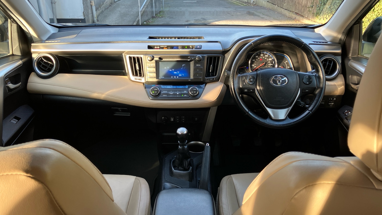 Used Toyota RAV4 2015 for sale - 76694767: Photo 5