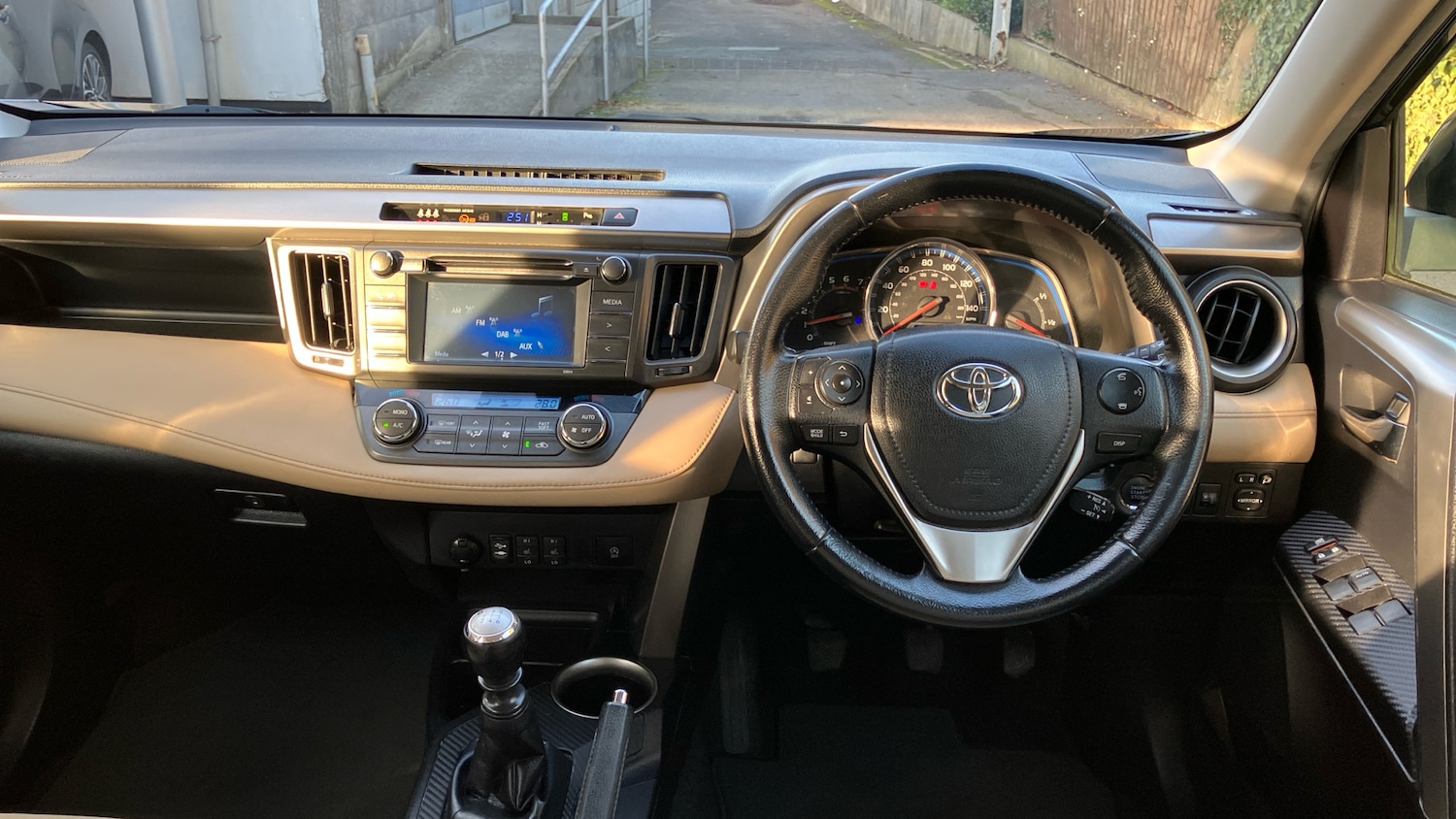 Used Toyota RAV4 2015 for sale - 76694767: Photo 6