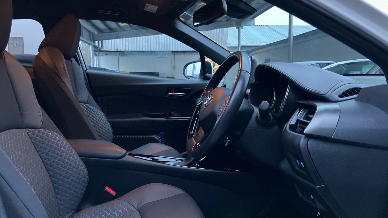 Used Toyota C-HR 2023 for sale - 77420944: Photo 11