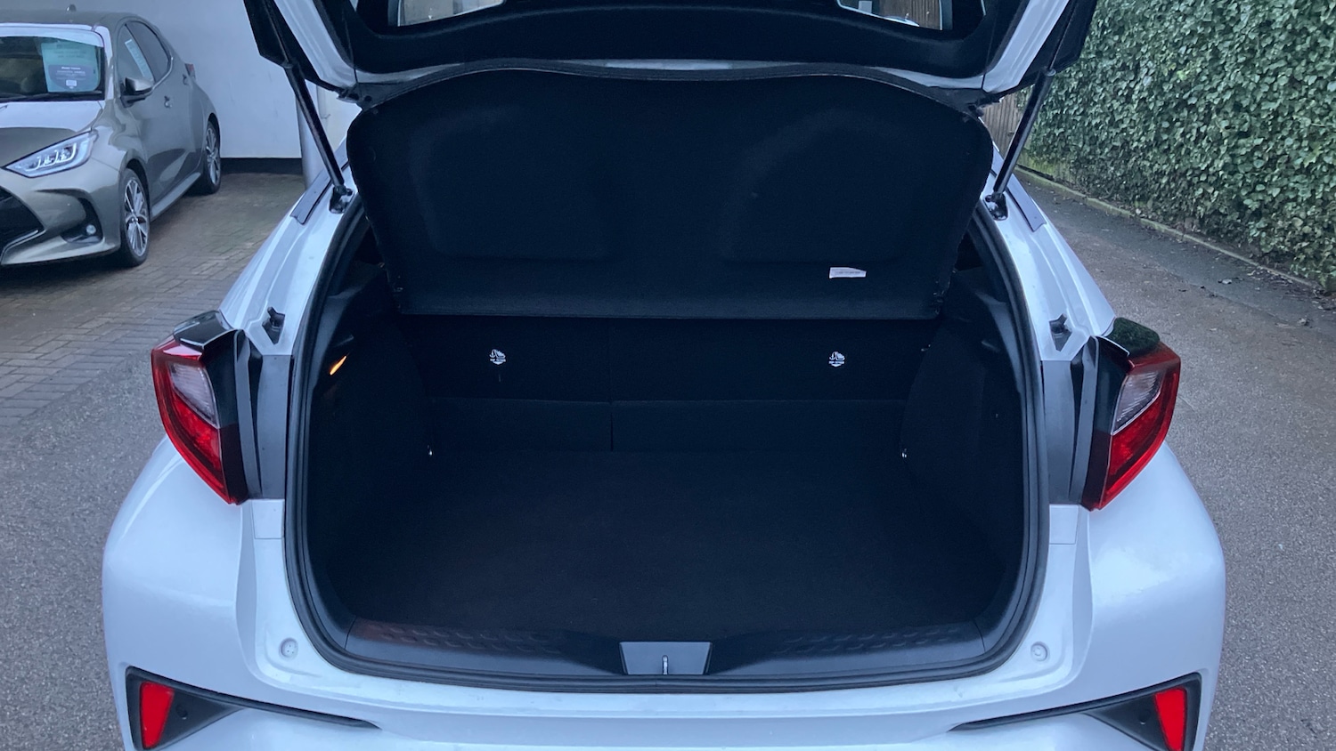 Used Toyota C-HR 2023 for sale - 77420944: Photo 14