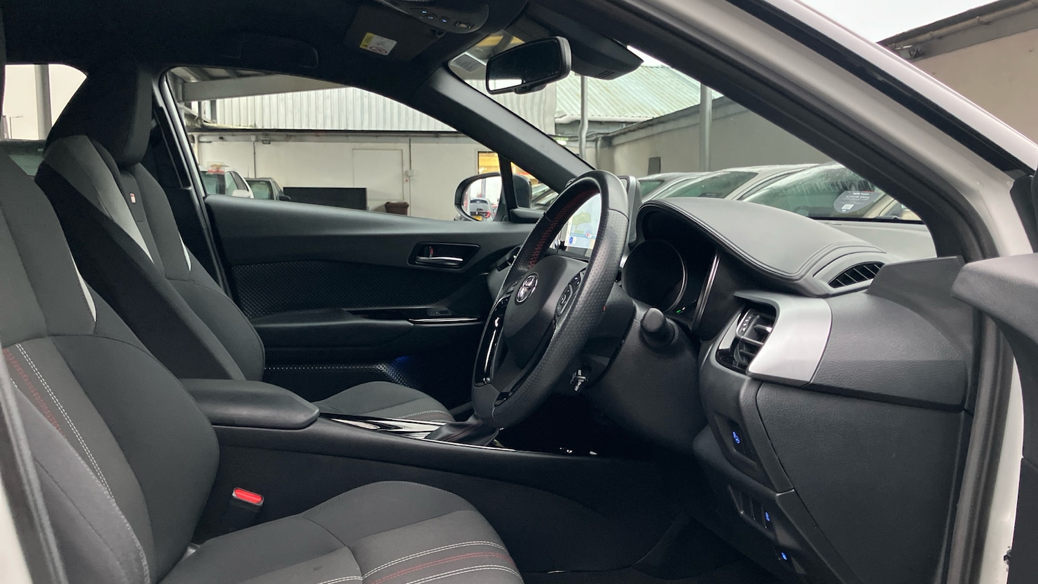 Used Toyota C-HR 2023 for sale - 77336499: Photo 11