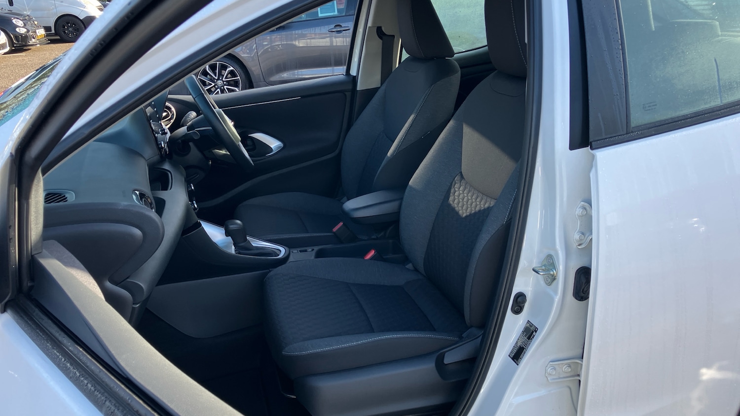 Used Toyota Yaris 2023 for sale - 77694064: Photo 41