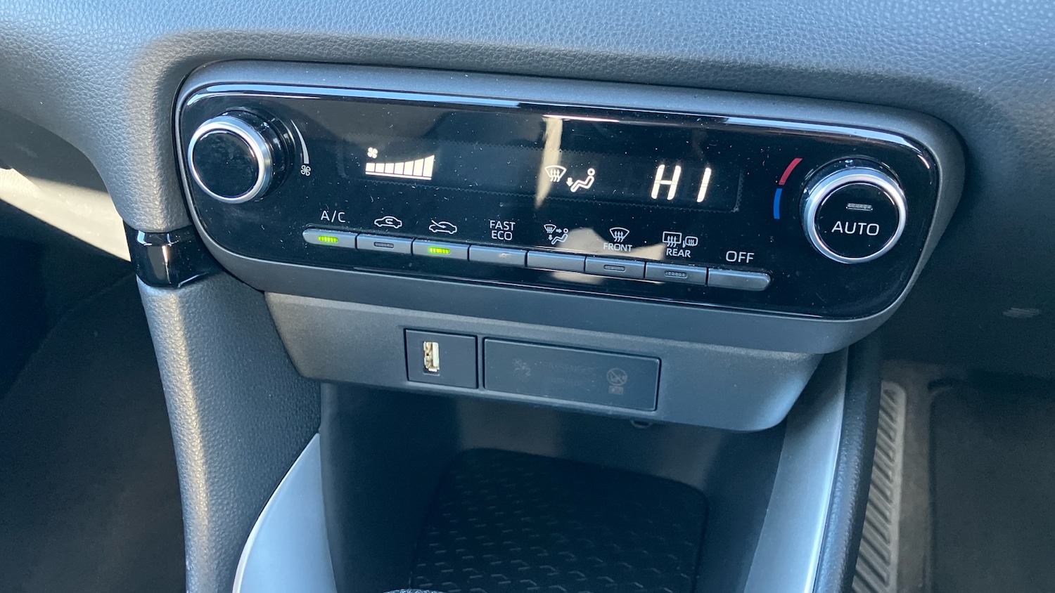 Used Toyota Yaris 2023 for sale - 77694064: Photo 48