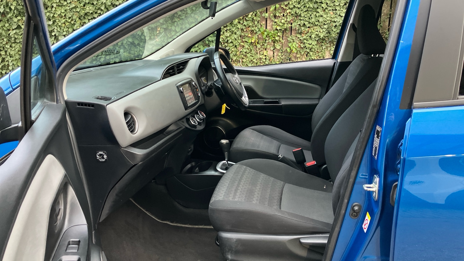 Used Toyota Yaris 2017 for sale - 76329877: Photo 10