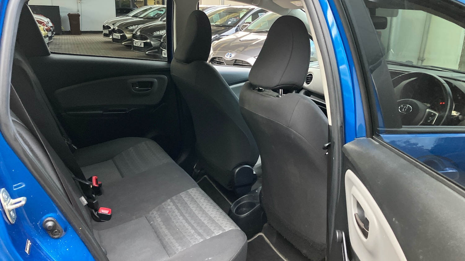 Used Toyota Yaris 2017 for sale - 76329877: Photo 12