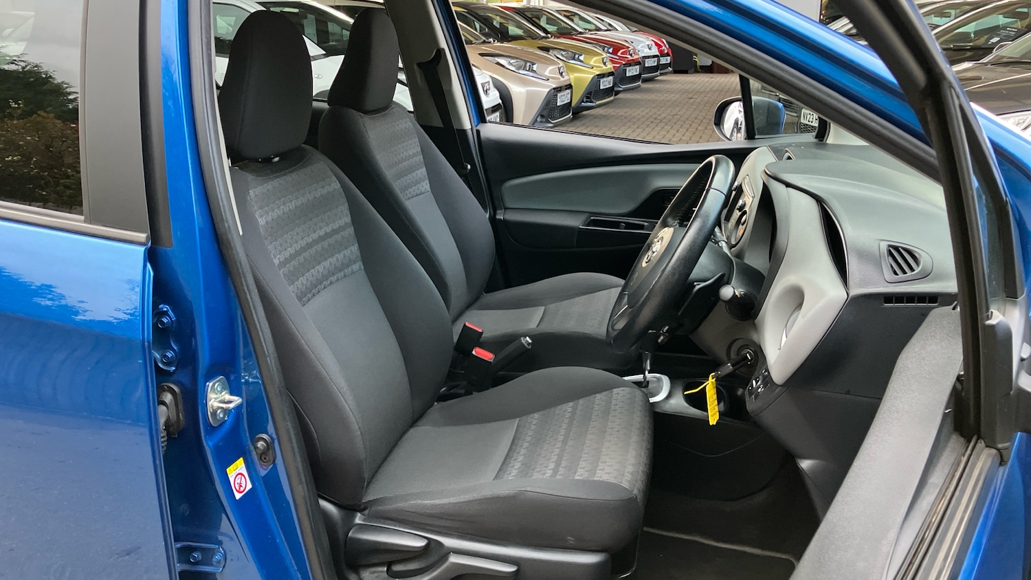Used Toyota Yaris 2017 for sale - 76329877: Photo 38