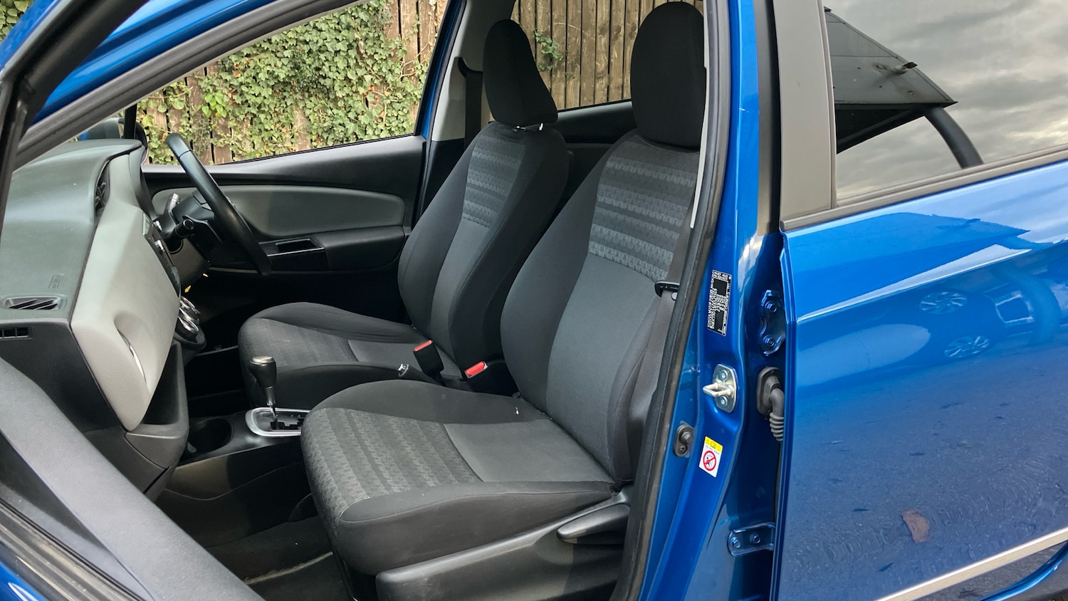 Used Toyota Yaris 2017 for sale - 76329877: Photo 40