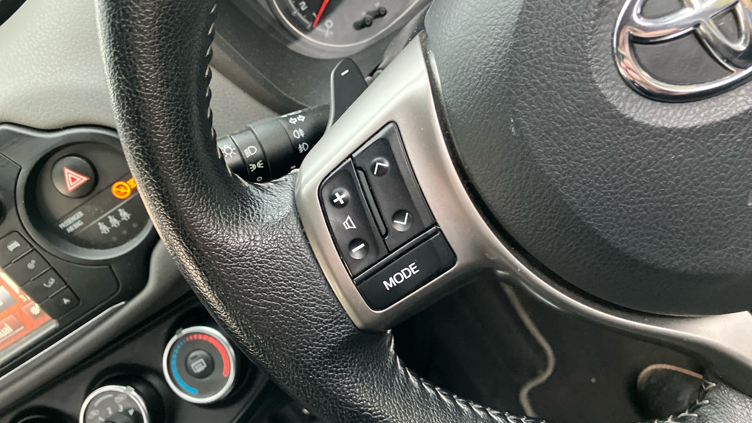 Used Toyota Yaris 2017 for sale - 76329877: Photo 42