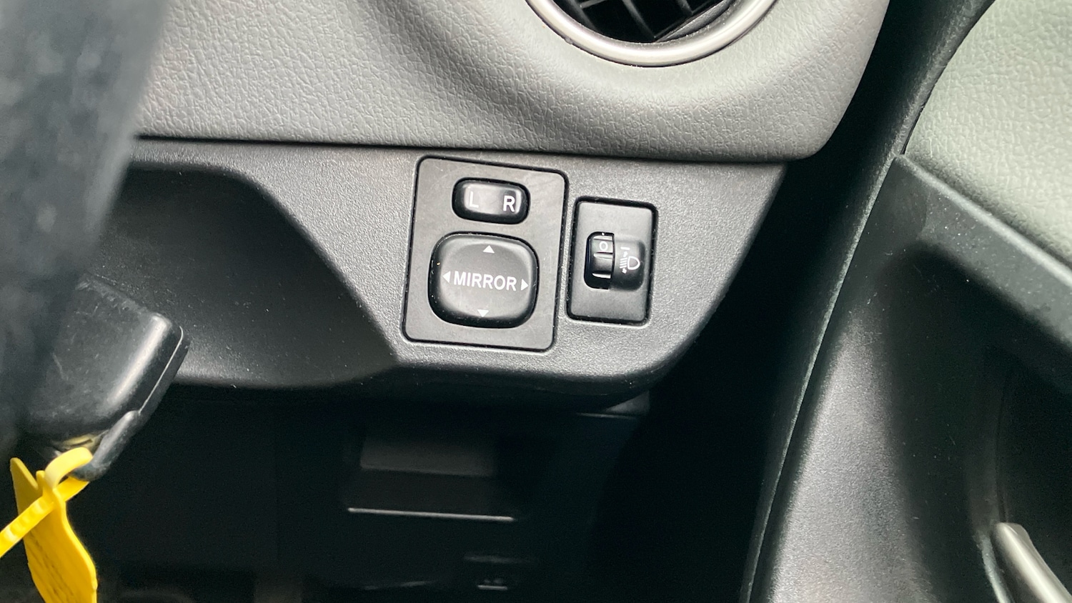 Used Toyota Yaris 2017 for sale - 76329877: Photo 44