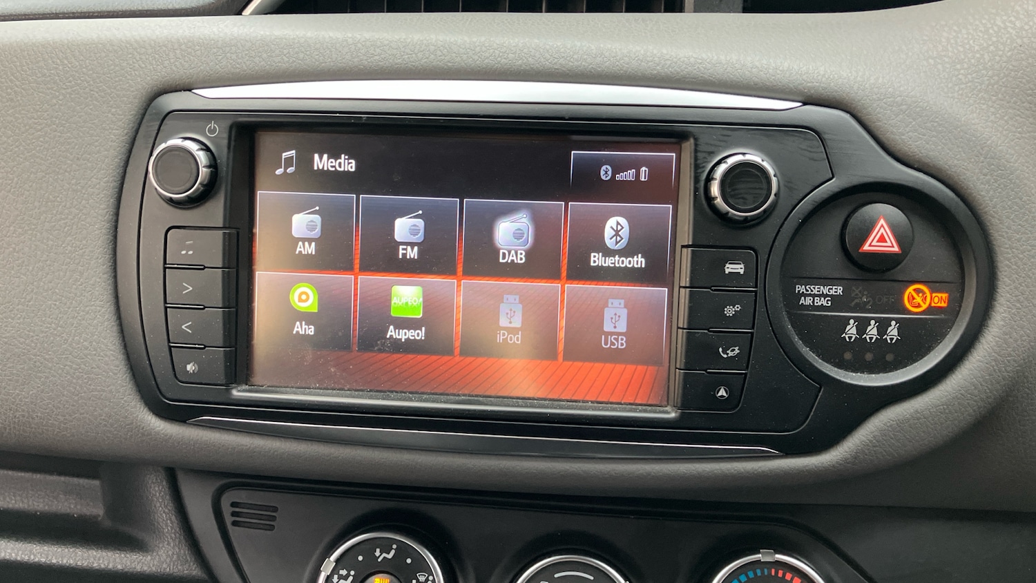 Used Toyota Yaris 2017 for sale - 76329877: Photo 48