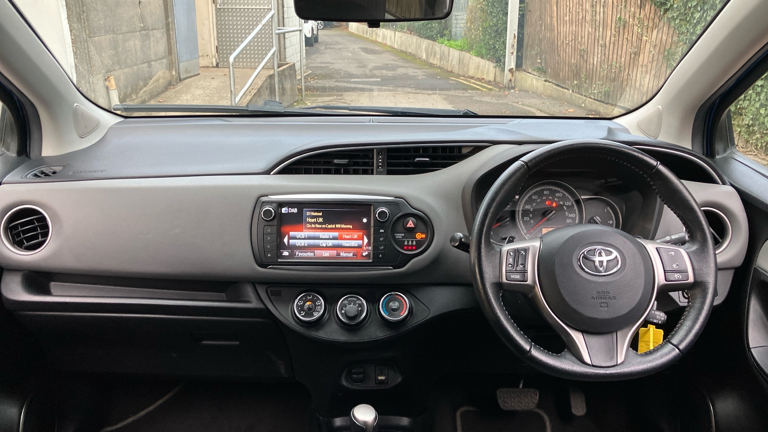 Used Toyota Yaris 2017 for sale - 76329877: Photo 5