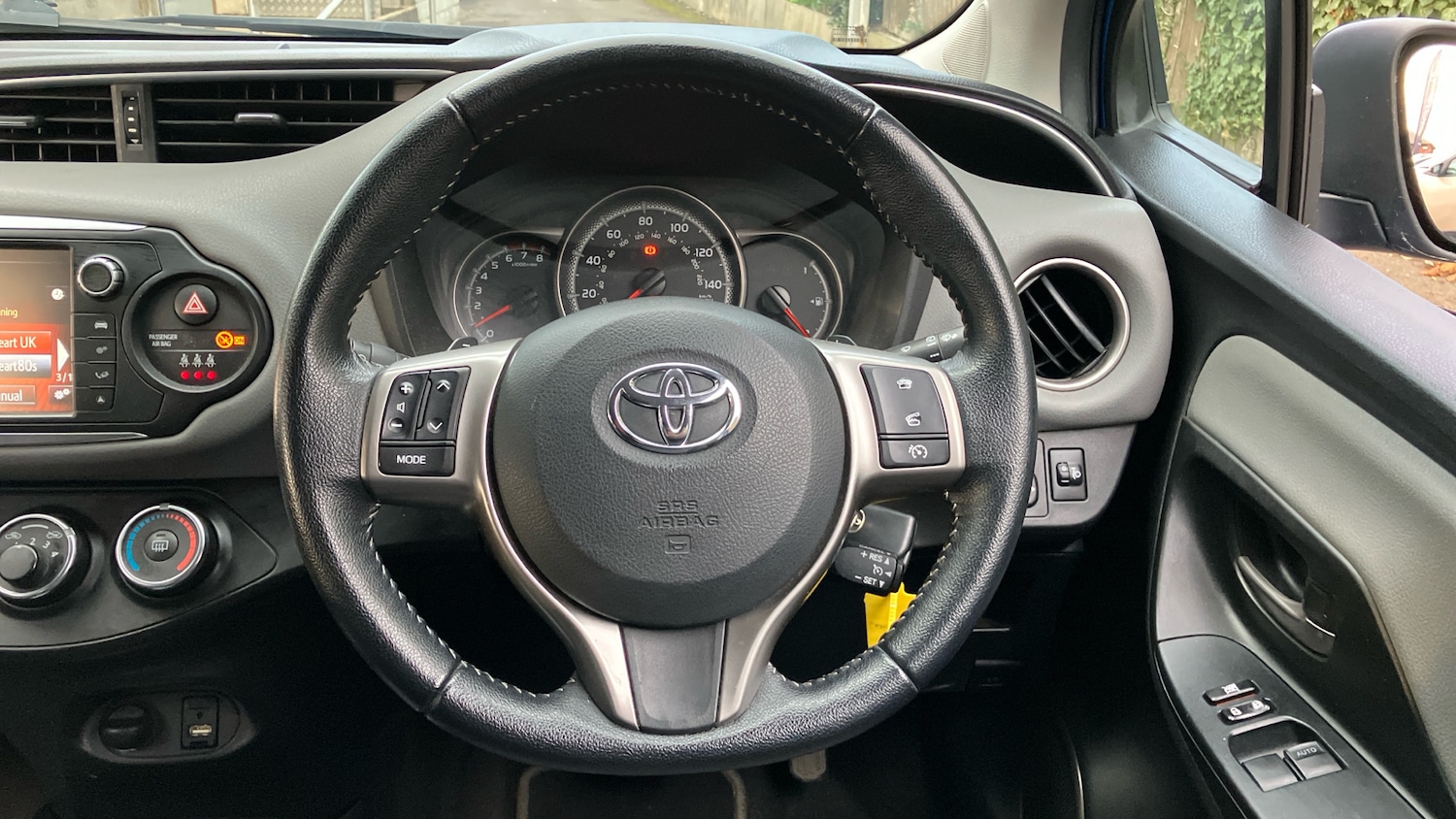Used Toyota Yaris 2017 for sale - 76329877: Photo 6