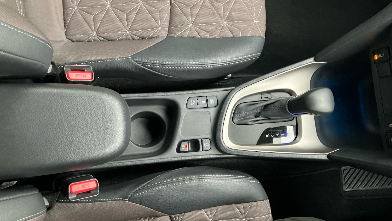 Used Toyota Yaris Cross 2023 for sale - 77918443: Photo 38