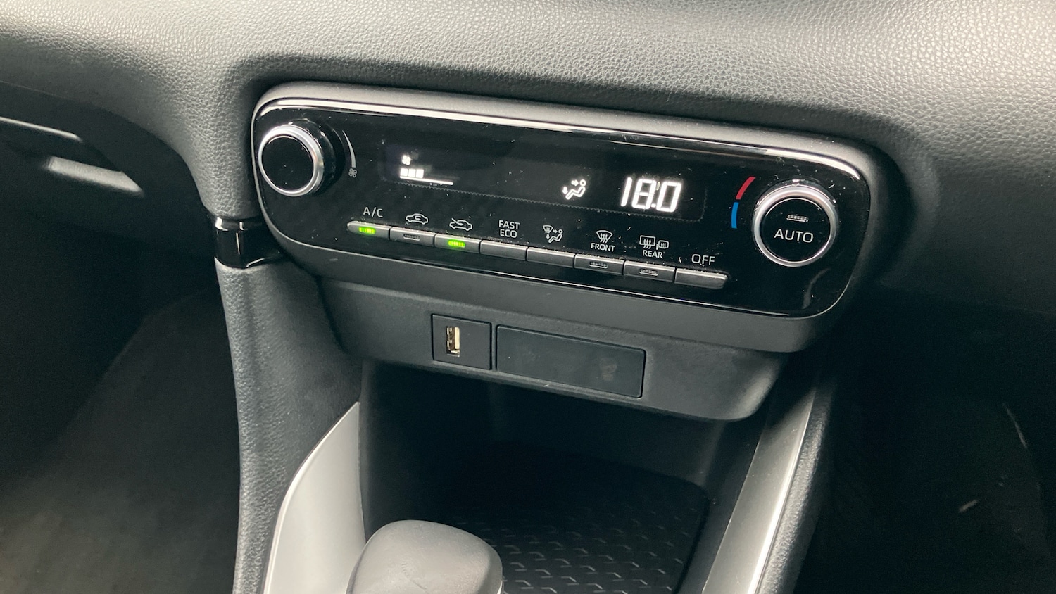 Used Toyota Yaris 2023 for sale - 76028010: Photo 33