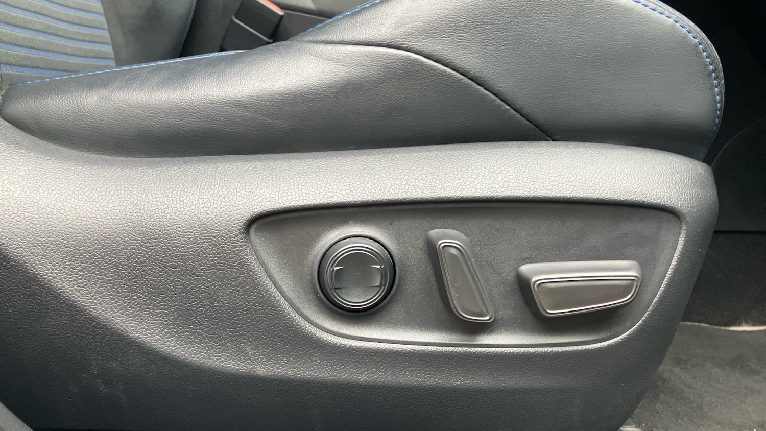 Used Toyota RAV4 2020 for sale - 77766188: Photo 32