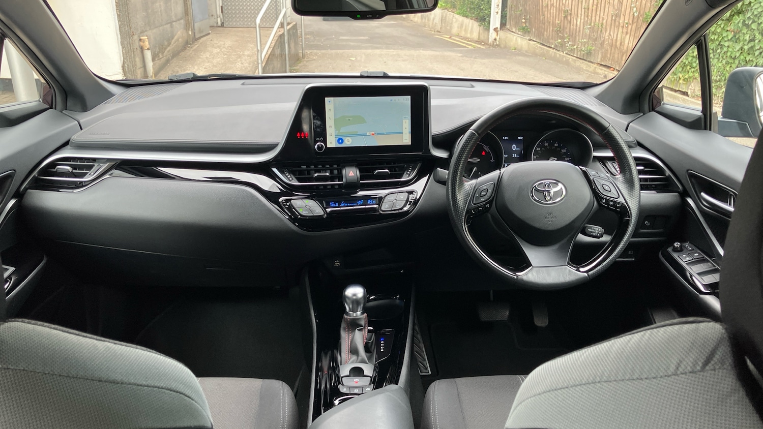 Used Toyota C-HR 2023 for sale - 76089022: Photo 5