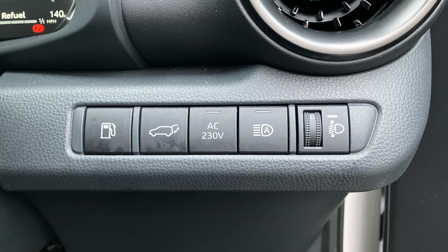 Used Toyota C-HR 2024 for sale - 77079459: Photo 33