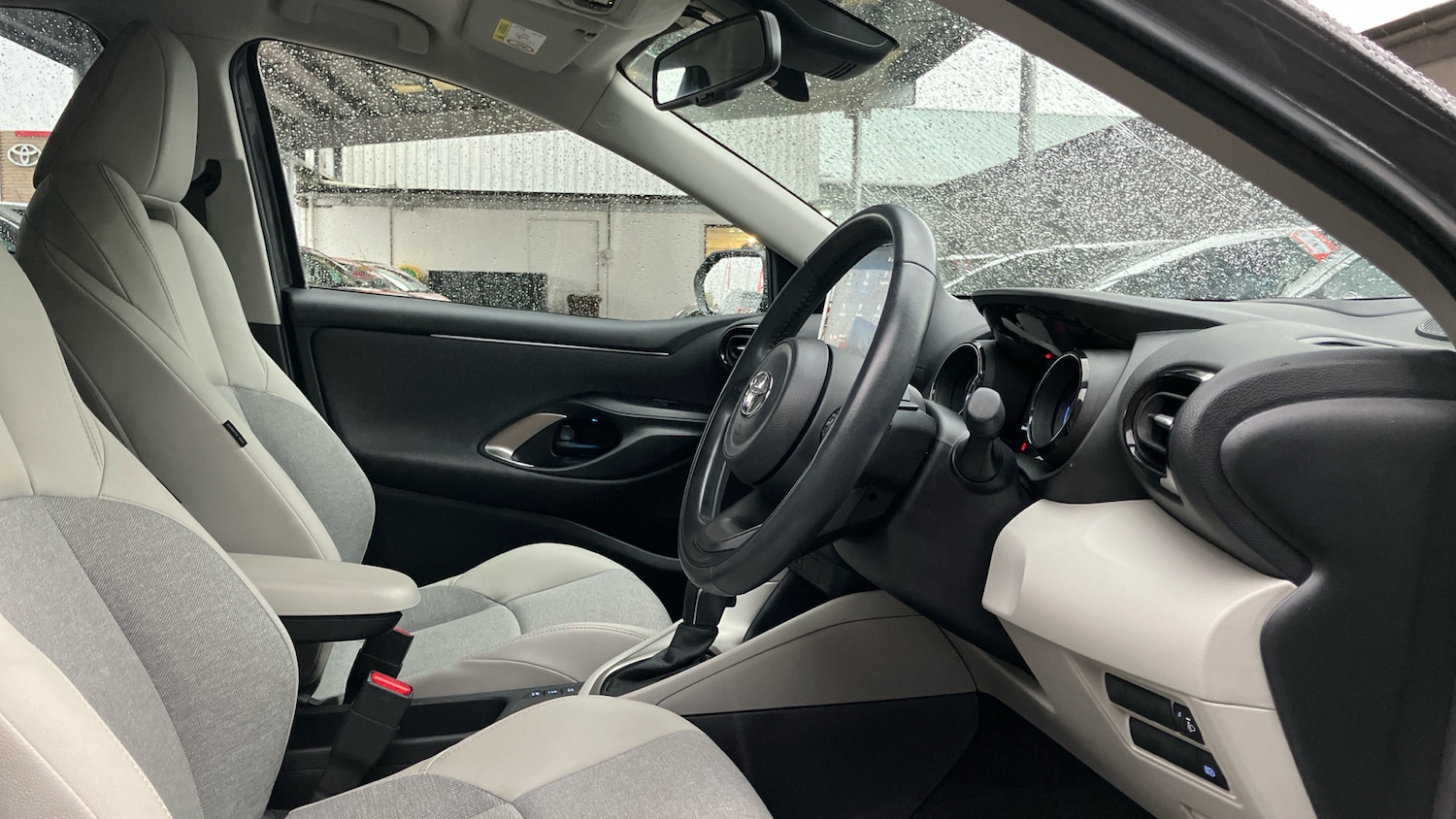 Used Toyota Yaris 2022 for sale - 76638581: Photo 11