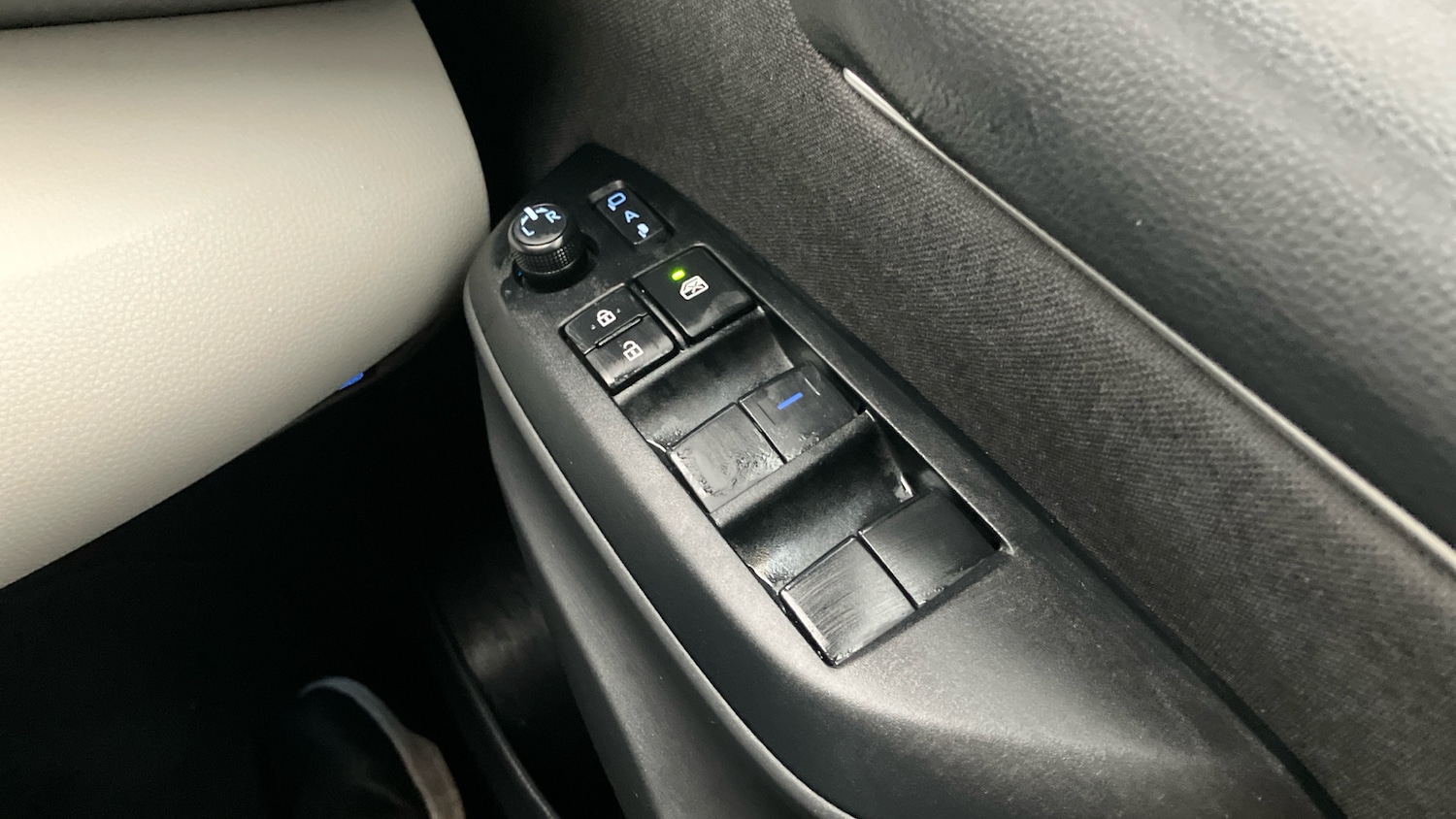 Used Toyota Yaris 2022 for sale - 76638581: Photo 37