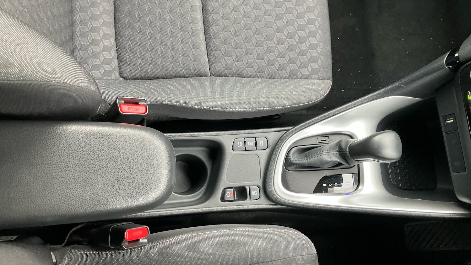 Used Toyota Yaris 2022 for sale - 76517912: Photo 36