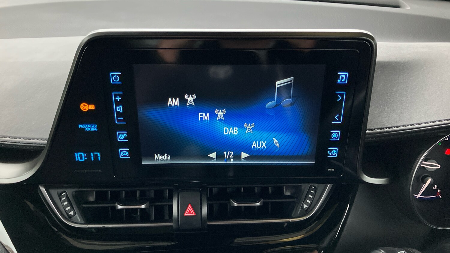 Used Toyota C-HR 2019 for sale - 77915865: Photo 7