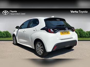 Used Toyota Yaris 2023 for sale - 79102355: Photo