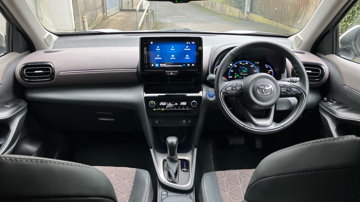 Used Toyota Yaris Cross 2024 for sale - 77544593: Photo 5