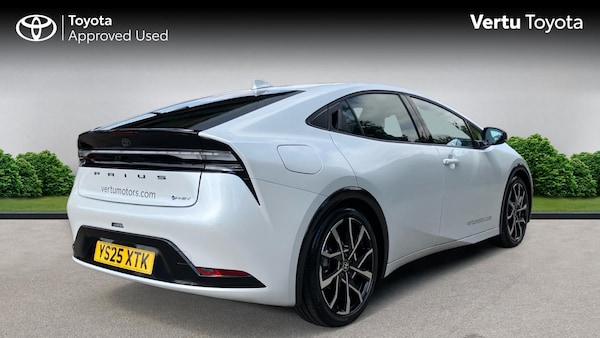 Used Toyota Prius 2025 for sale - 76262785: Photo 2