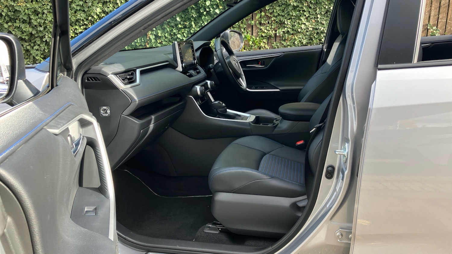 Used Toyota RAV4 2021 for sale - 76422246: Photo 10