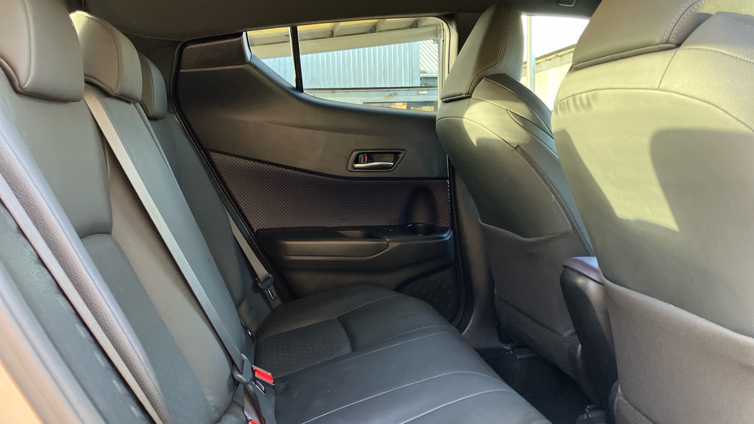 Used Toyota C-HR 2017 for sale - 76734947: Photo 12