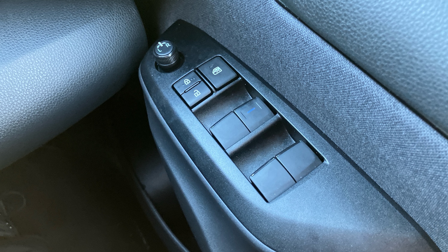 Used Toyota Yaris 2024 for sale - 77079442: Photo 31