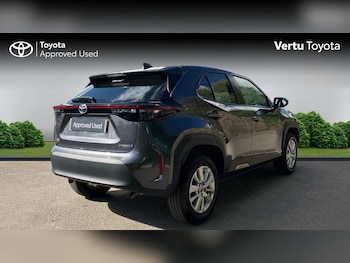 Used Toyota Yaris Cross 2023 for sale - 76064901: Photo 2