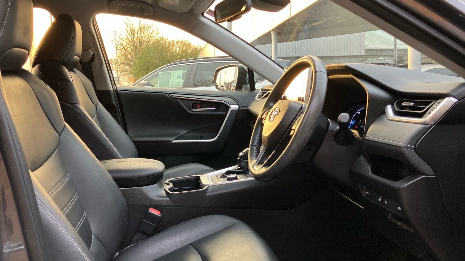 Used Toyota RAV4 2019 for sale - 76532101: Photo 11