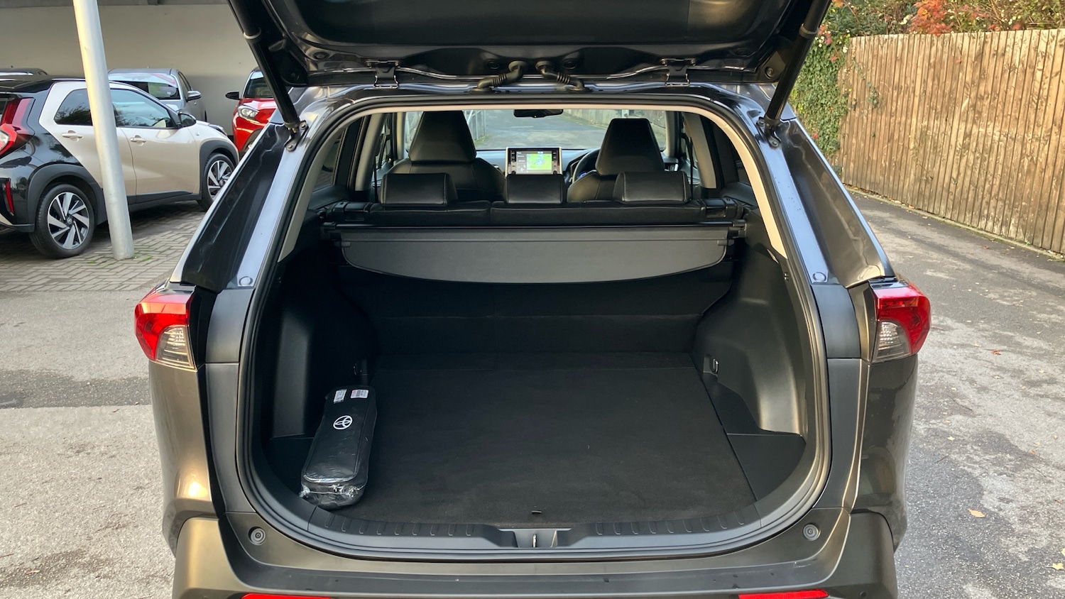 Used Toyota RAV4 2019 for sale - 76532101: Photo 14