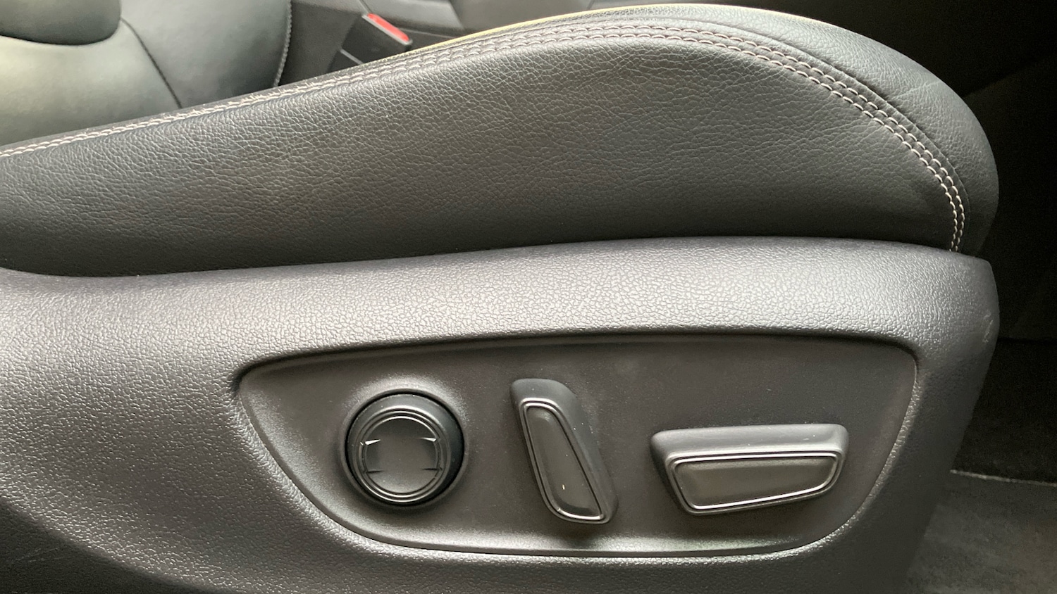 Used Toyota RAV4 2019 for sale - 76532101: Photo 31