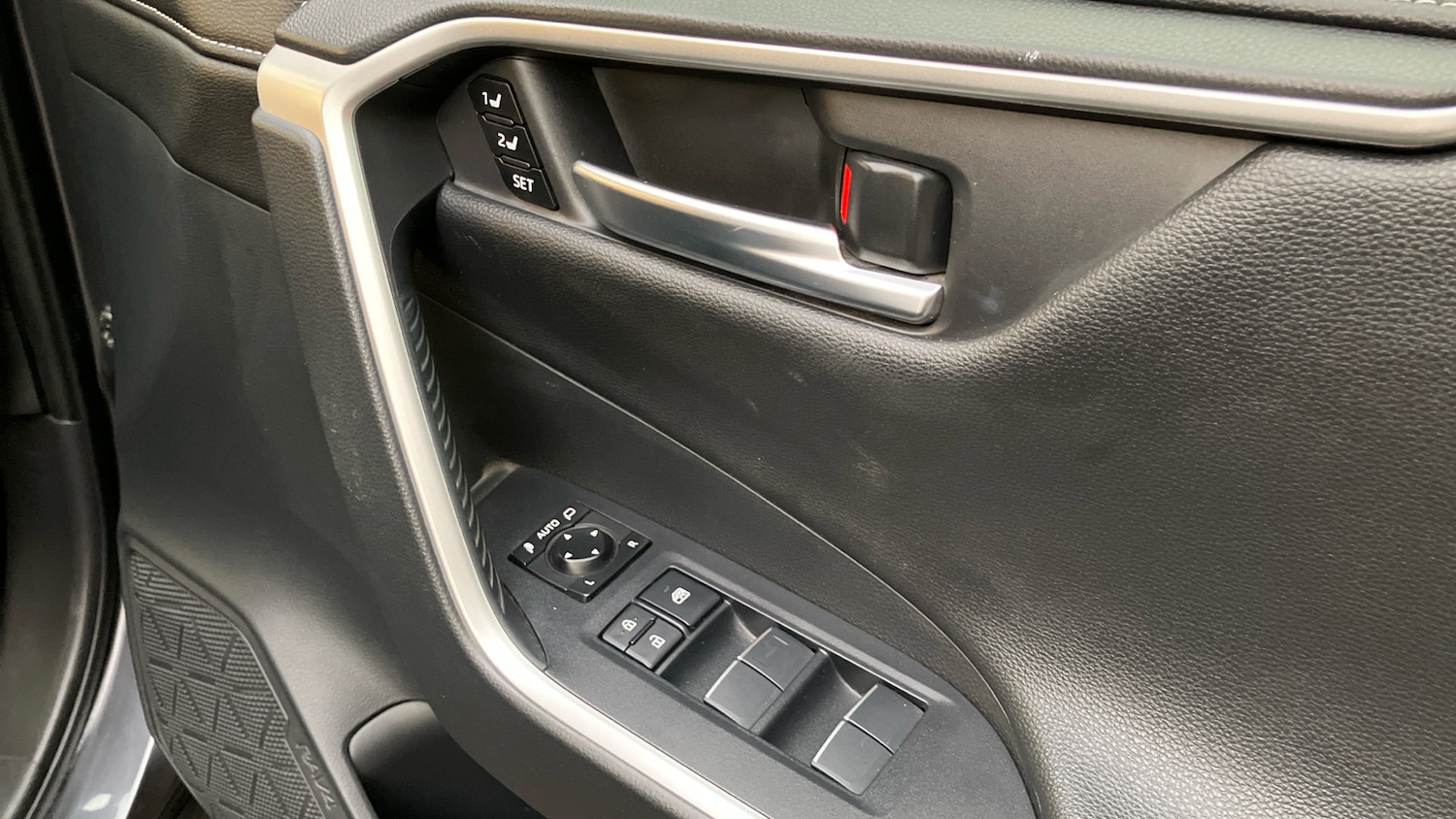 Used Toyota RAV4 2019 for sale - 76532101: Photo 32