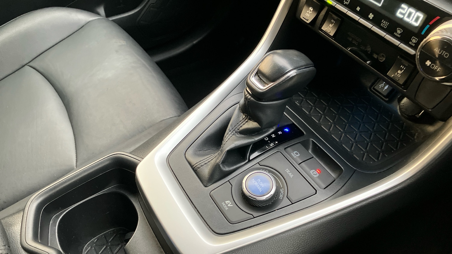 Used Toyota RAV4 2019 for sale - 76532101: Photo 41