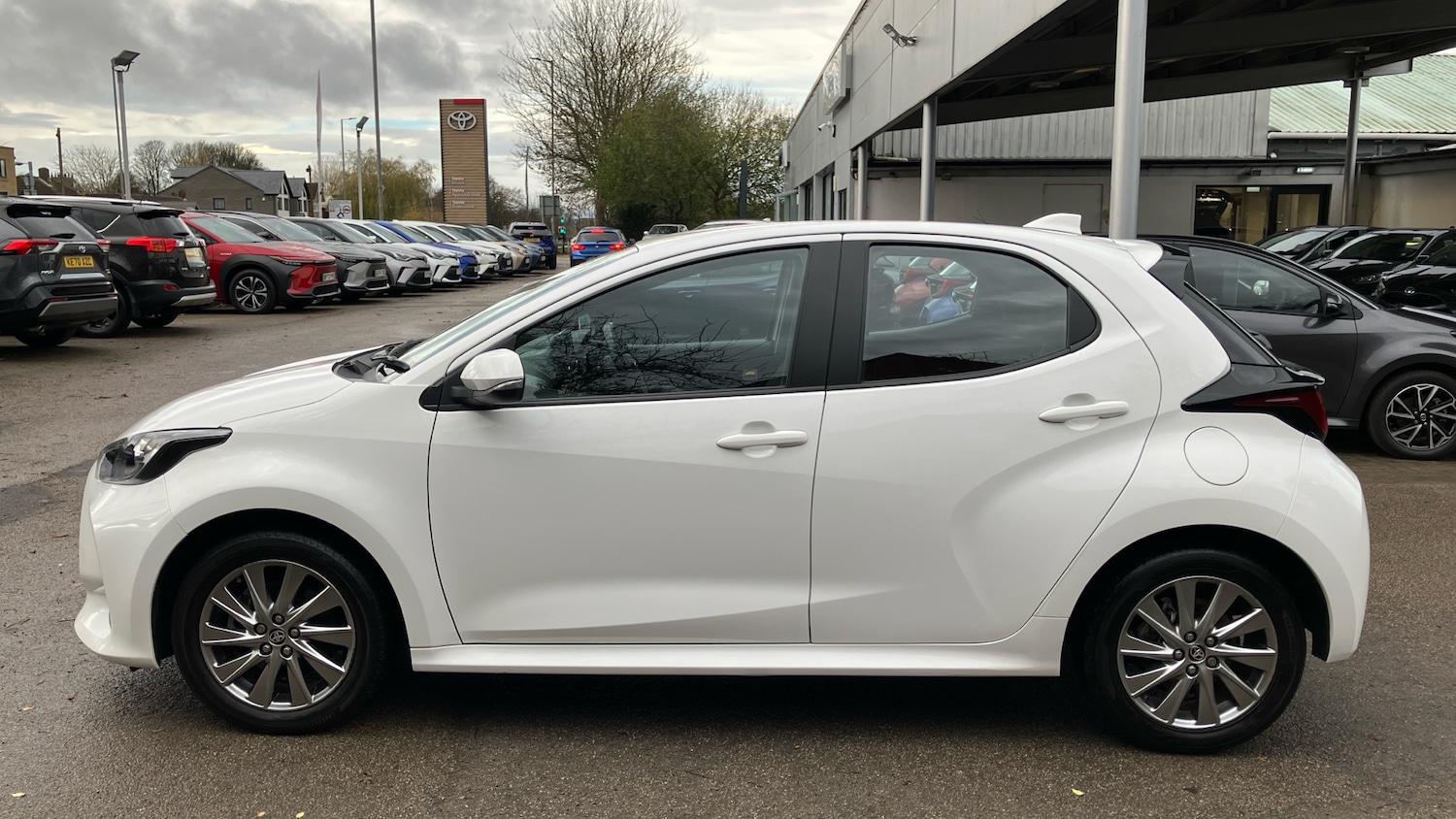 Used Toyota Yaris 2023 for sale - 76833924: Photo 17