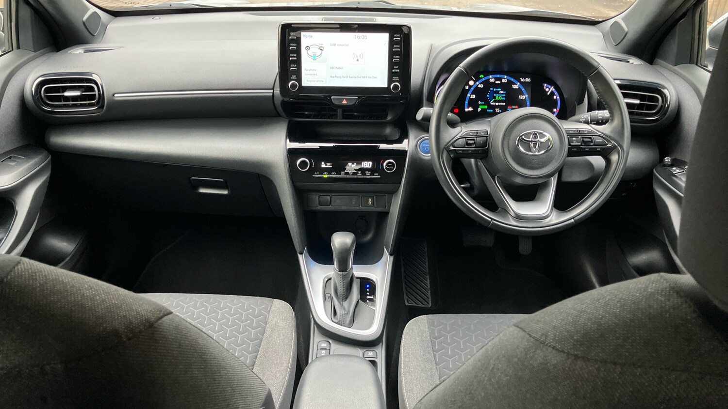 Used Toyota Yaris Cross 2024 for sale - 76292814: Photo 5