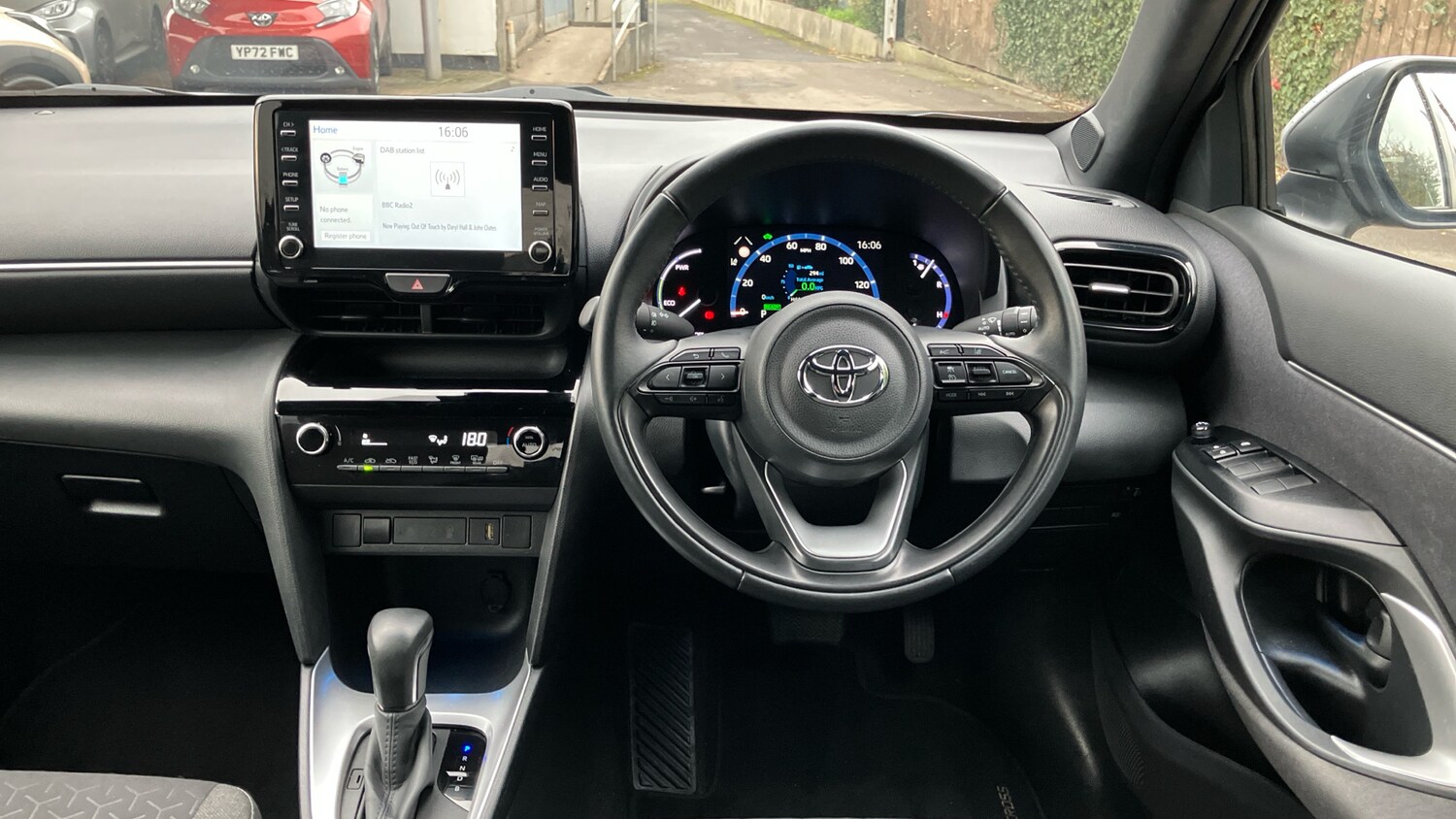 Used Toyota Yaris Cross 2024 for sale - 76292814: Photo 6