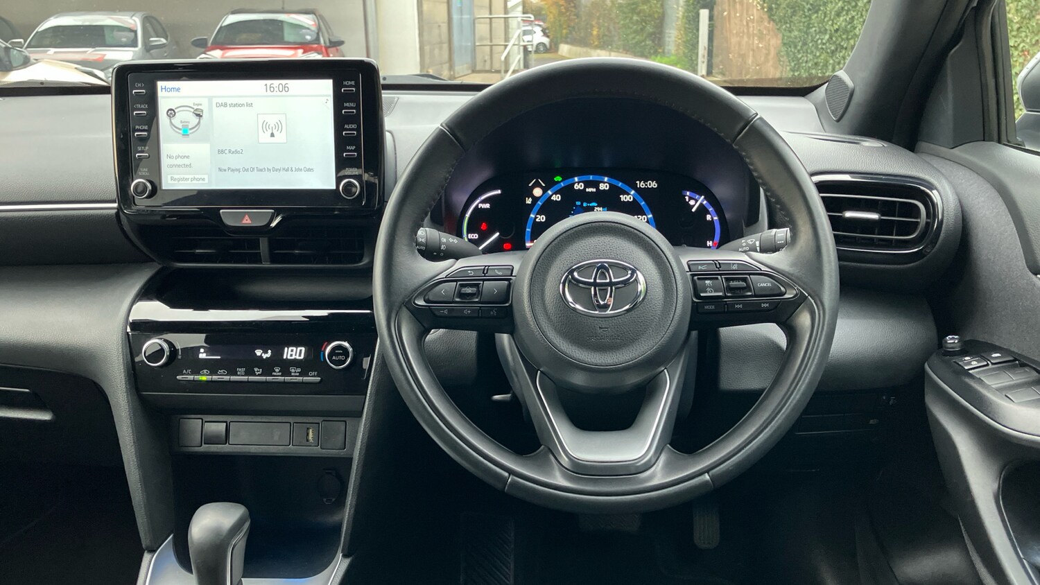 Used Toyota Yaris Cross 2024 for sale - 76292814: Photo 8