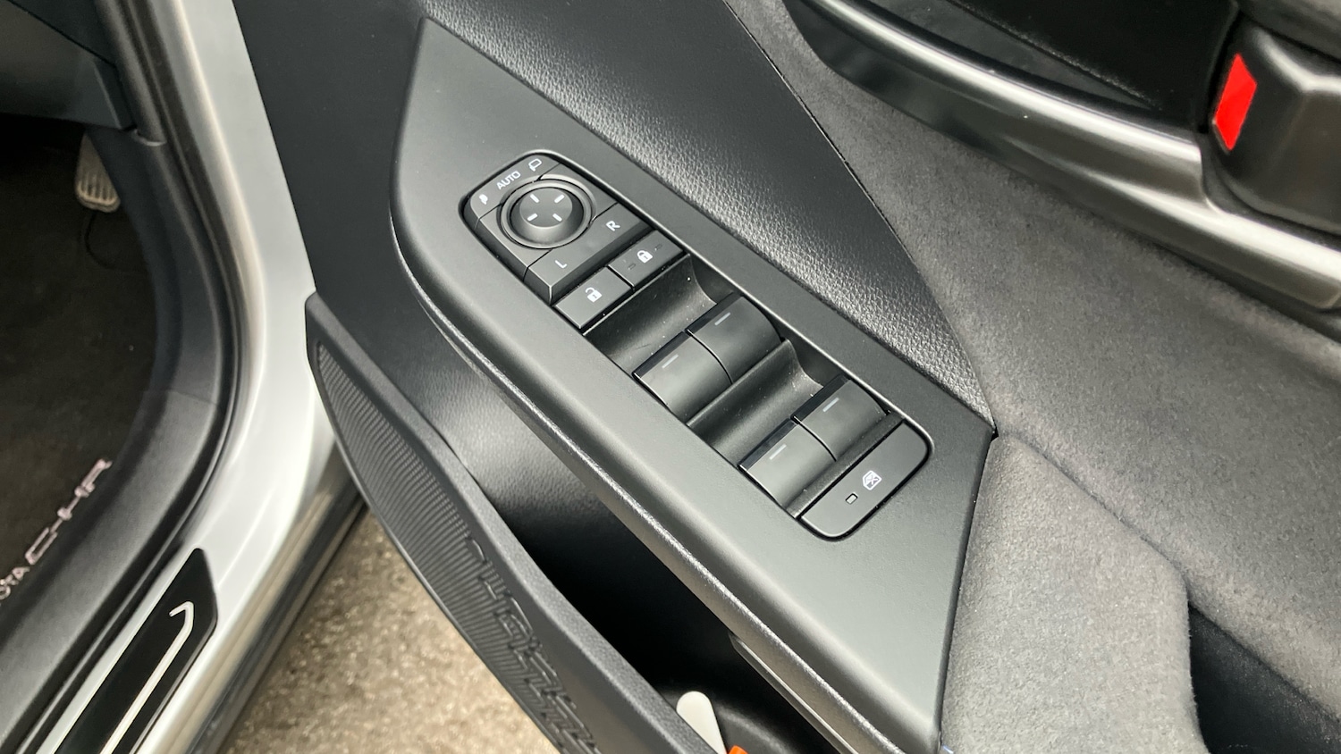 Used Toyota C-HR 2024 for sale - 77420117: Photo 33