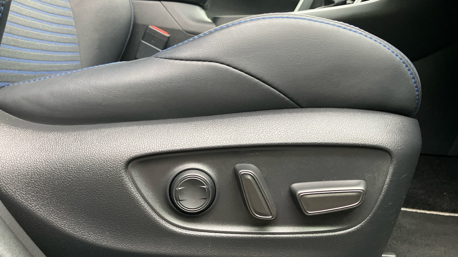 Used Toyota RAV4 2023 for sale - 77186789: Photo 32