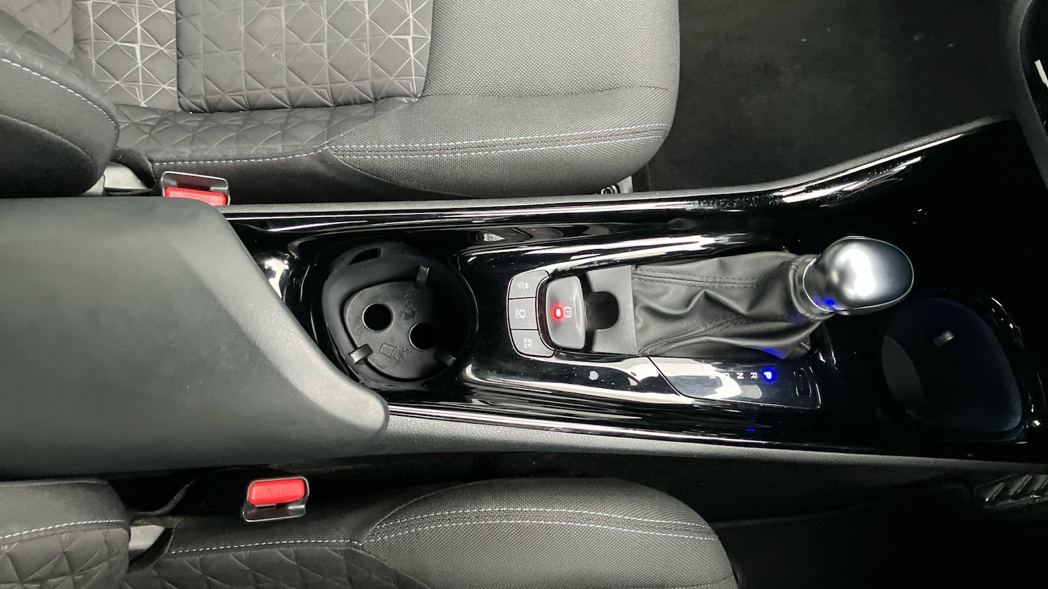 Used Toyota C-HR 2021 for sale - 77210905: Photo 40