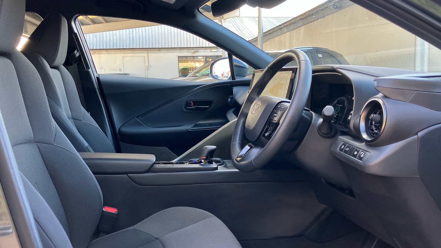 Used Toyota C-HR 2023 for sale - 76519256: Photo 11