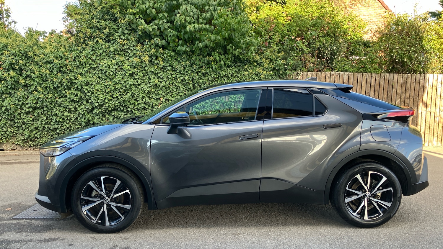 Used Toyota C-HR 2023 for sale - 76519256: Photo 17