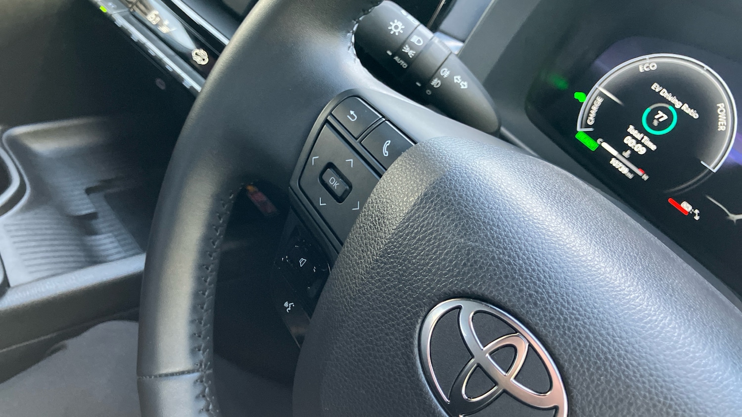 Used Toyota C-HR 2023 for sale - 76519256: Photo 32