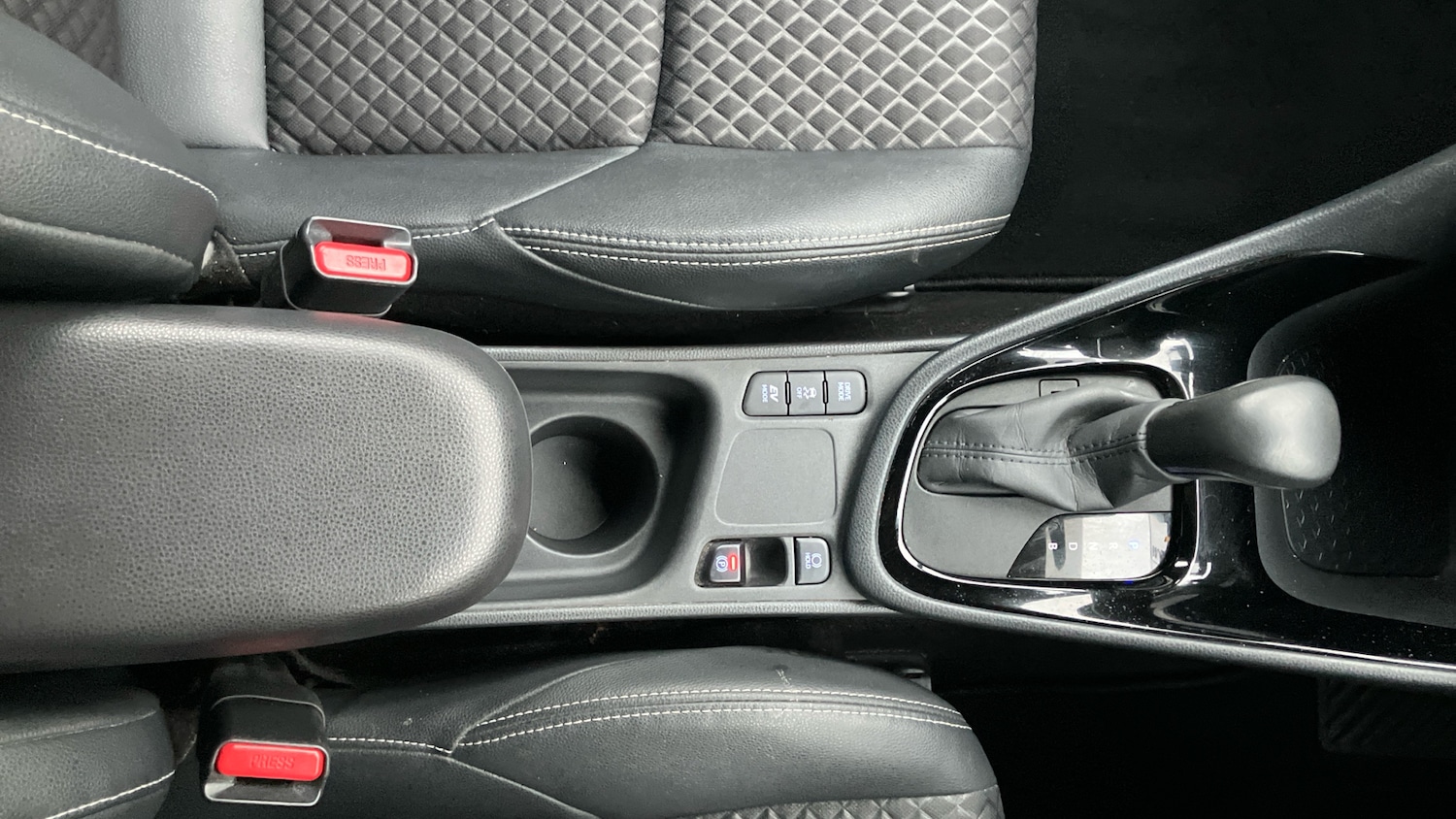 Used Toyota Yaris 2021 for sale - 76422224: Photo 36